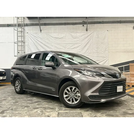 Toyota Sienna 2.5 Le Hev At