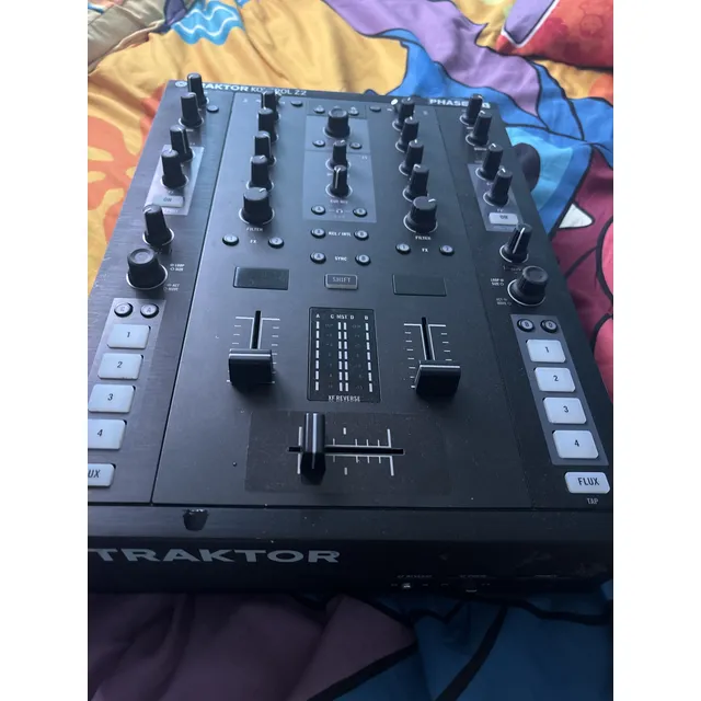 Mixer Traktor Z2 (análogo)