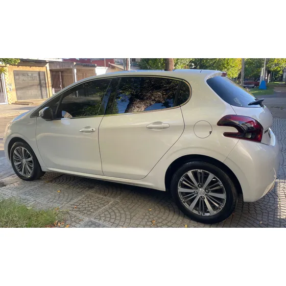 Peugeot 208 1.6 Feline