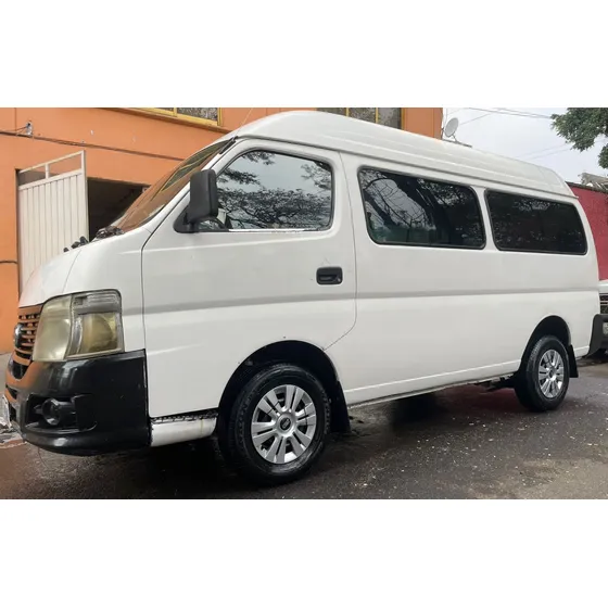 Nissan Urvan 2.5 Gx Larga 15 Pas Ac Mt