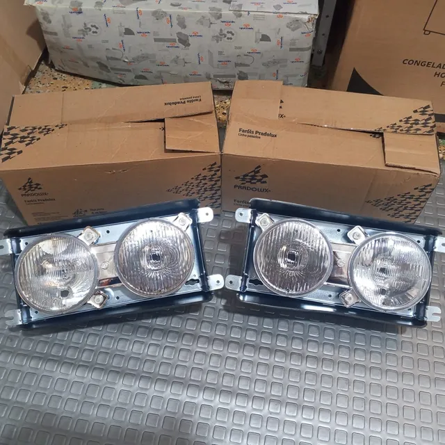 Faros Delanteros Mercedes 1720 Om 366 (ambos Lados)
