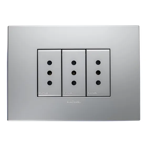 Enchufe Triple Sinthesi 2p+t 10a 250v Plata S44