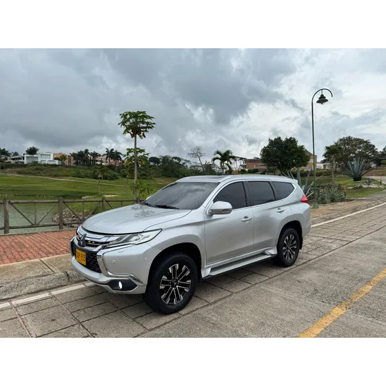 Mitsubishi Montero Sport 2.5