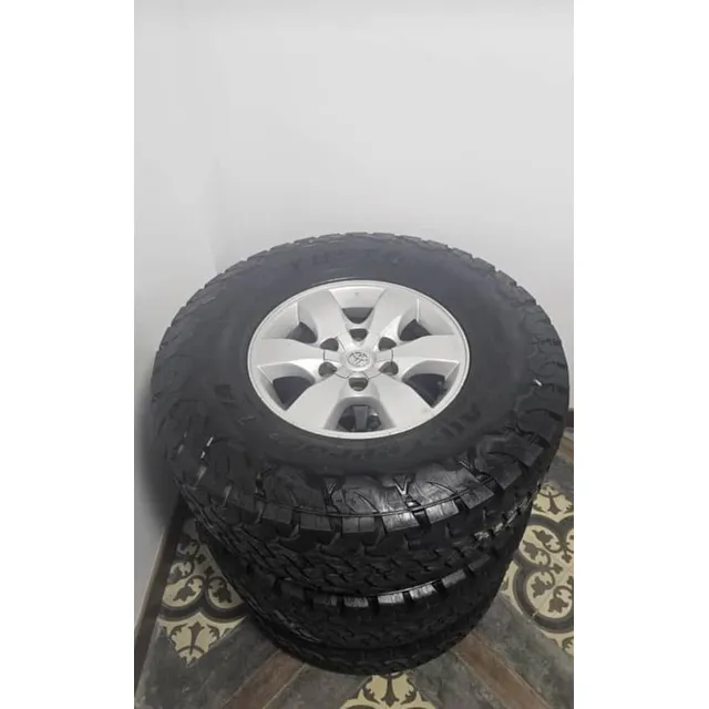 Rines Toyota Hilux Kavak Originales, Con Cauchos Marca Yusta