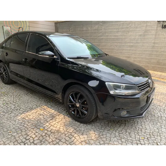 Volkswagen Jetta 2.0 Comfortline Flex 4p Automática