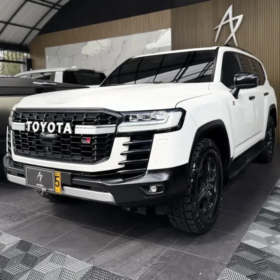 Toyota Land Cruiser 300 2022 3.4 300 Gr-s