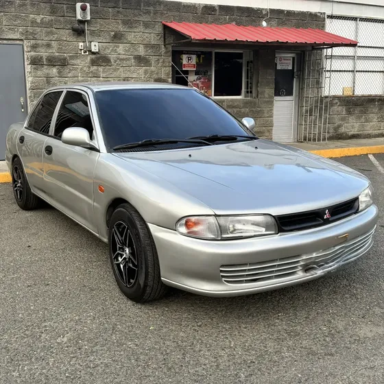 Mitsubishi Lancer 1995 1.3 Gl 5 P