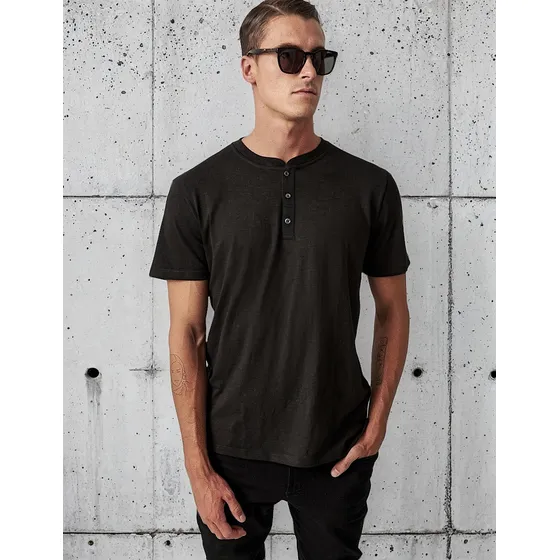 Remera Hombre Entallada Tipo Chomba Manga Corta Cuello Mao 