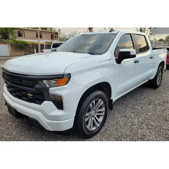 Chevrolet Silverado 2023 5.3 V8 Custom Doble Cabina 4x4 At