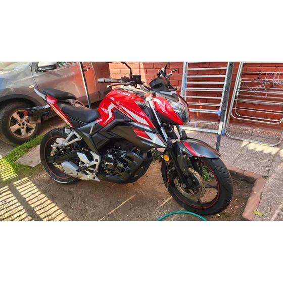 Moto Negra Con Roja Con Papeles Al Día Vendo Por No Uso