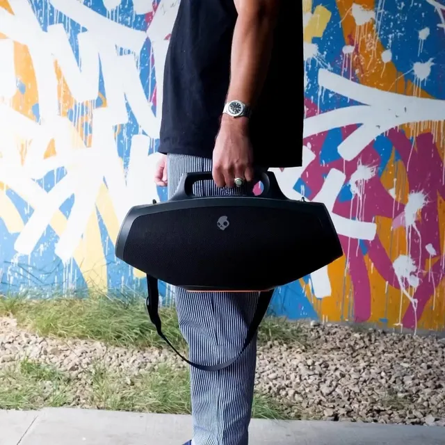 Parlante Skullcandy BARREL XT portátil con bluetooth waterproof negro 220V