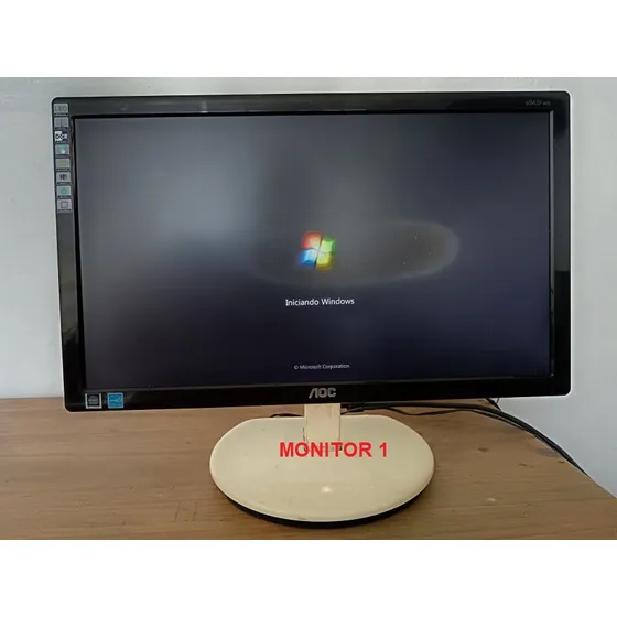 Lote De 3 Monitores Aoc E943fws Para Camaras Y Reparar Blanco