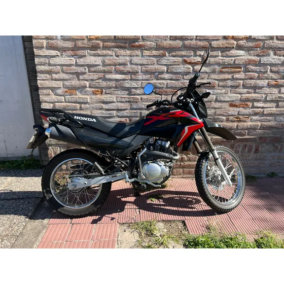 Honda Xr150 Negra Con 9500km. Dos Cascos De Regalo
