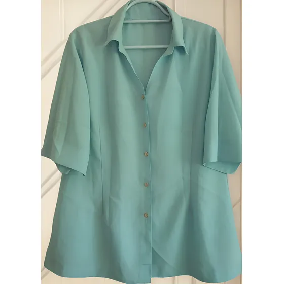 Blusa Celeste En Seda Para Dama,t.l,muy Buena Calidad.