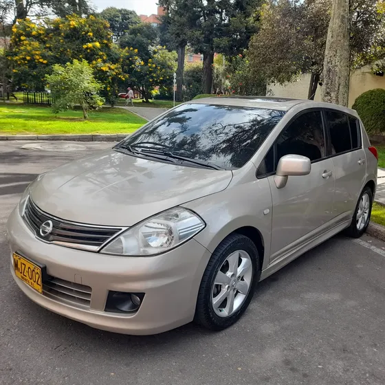 Nissan Tiida 2012 1.8 Premium 5 P