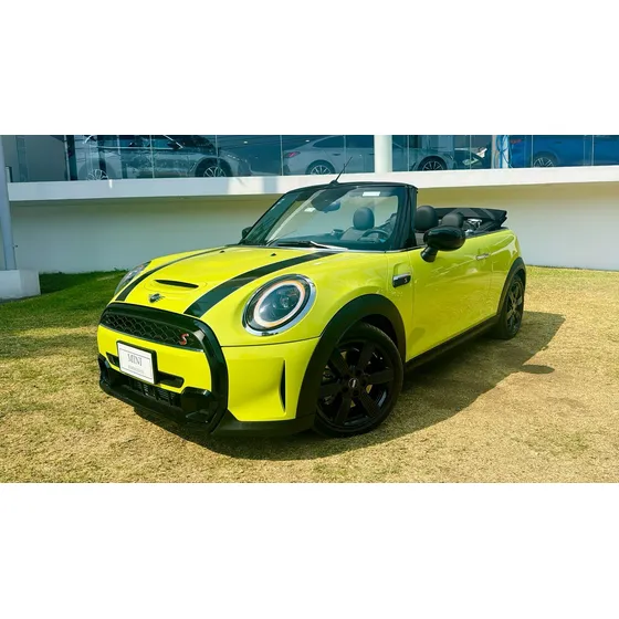 Mini Cooper Convertible 1.5 Iconic At