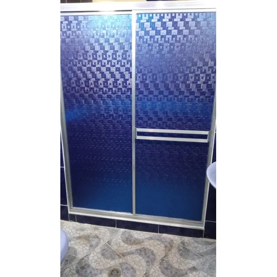 Puertas De Duchas En Acrílico Con Marcos De Aluminio 