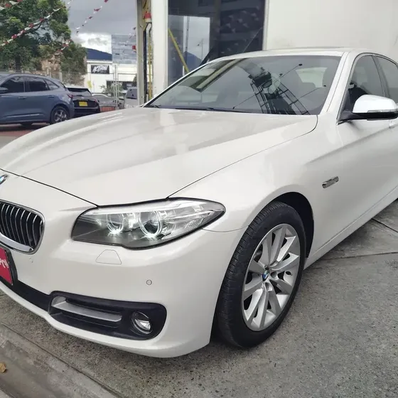 BMW Serie 5 2016 520i Sedan Sec 2,0