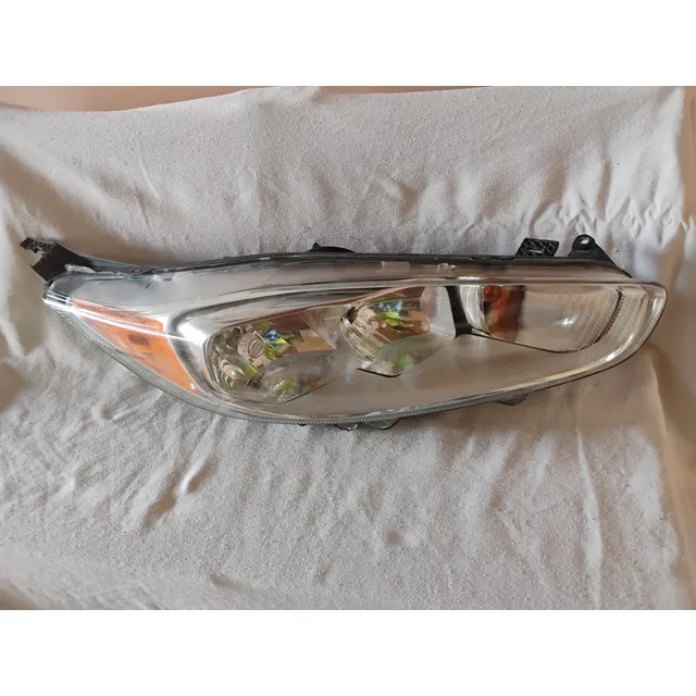 Faro Derecho Ford Titanium Año 2014 2018 Fondo Cromado