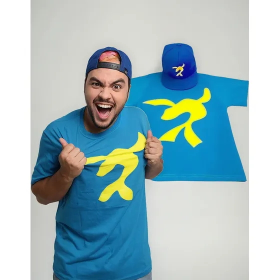 Camiseta Luccas Neto Gi Aventureira + Boné Bordado