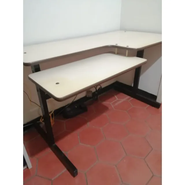 Mesa De Computadora Tipo Escritorio, Esta En Caracas