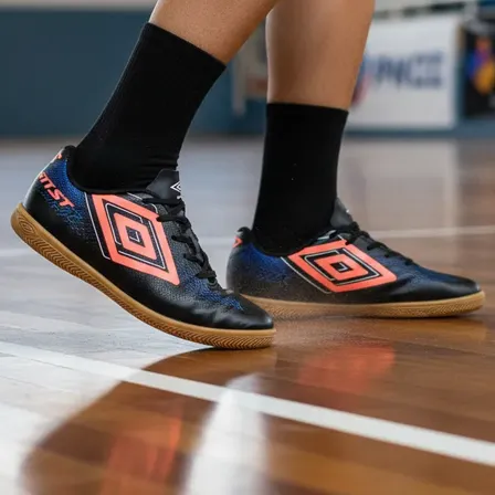 Chuteira Futsal Umbro Fast Ii Futebol Quadra Salão Sintética Preto/royal/coral 41
