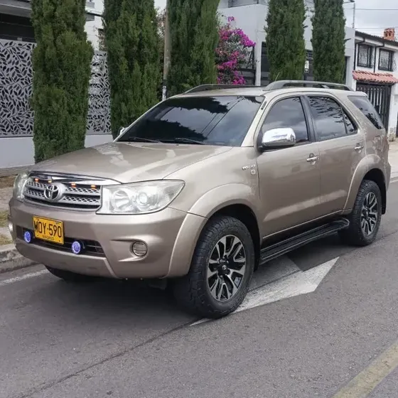 Toyota Fortuner 2011 2.7l 4x4 At