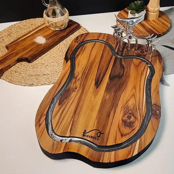 Tábua De Churrasco Garfo Tridente E Petiscos Damascus Design Cor Marrom