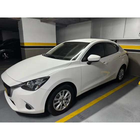 Mazda 2 1.5 Touring Sedan