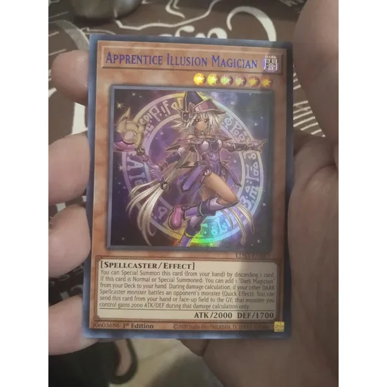 Apprentice Illusion Magician  Letra Azul Yugioh