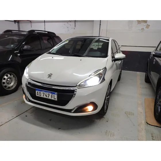 Peugeot 208 1.6 Feline