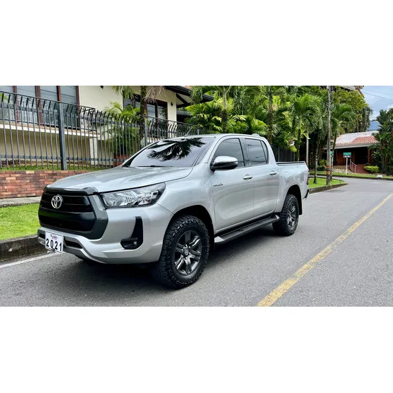 Toyota Hilux 2.4 Diesel Mecánica 4x4 Full Equipo