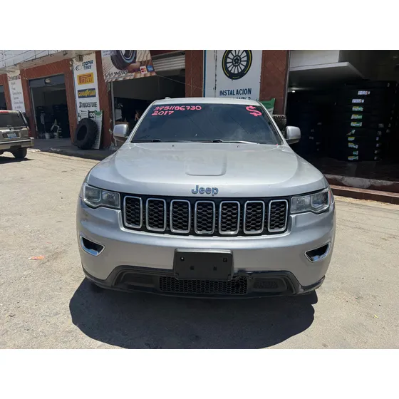 Jeep Grand Cherokee 3.6 Laredo 4x2 At