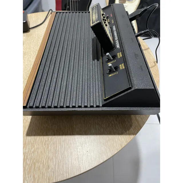 Consola Atari 2600  Woody 1977, Con Av Mod, Dos Controles.