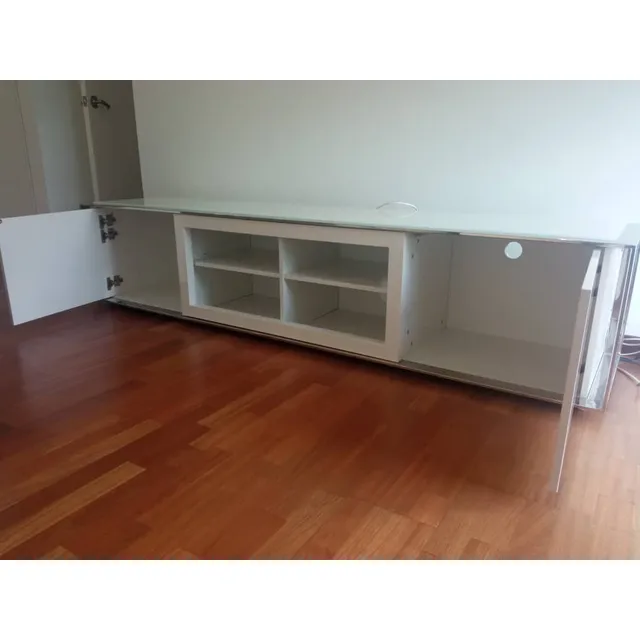 Mueble Para Tv Con Puertas Cromado