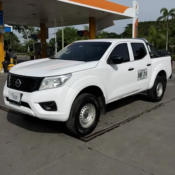 Nissan Np300 Frontier 2019 2.5 Cd 4x4 Se Mt 4p