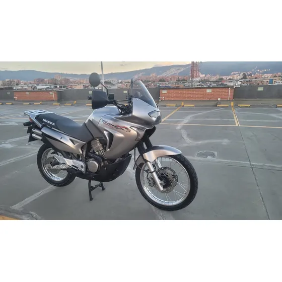 Tengo Una Honda Transalp 650  Modelo 2006 Motor:v Twin  88.0