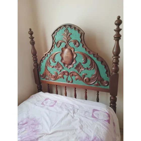 Cama De Madera Individual Con Copete Usada