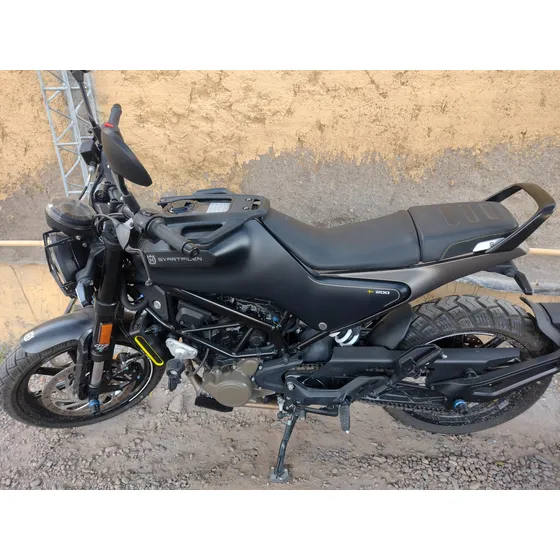 Vendo Husqvarna Svartpilen 200cc Mod.2023 2100km