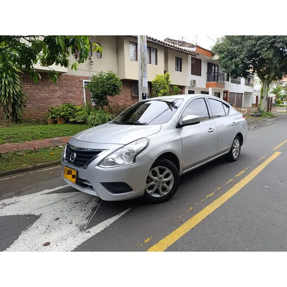 Nissan Versa 1.6 Sense