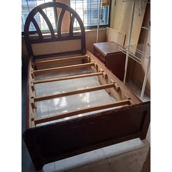 Cama Individual Usada En Madera De 1,84 M X 1 M. Buena.