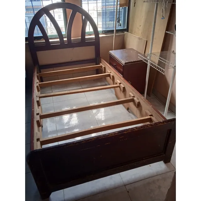 Cama Individual Usada En Madera De 1,84 M X 1 M. Buena.