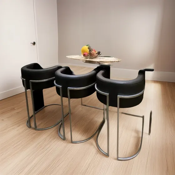01 Poltrona Banqueta Base De Metal Prata No Veludo Cores