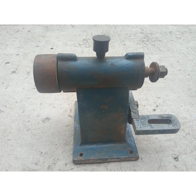 Antiguo Tornito Muñeco Industrial Con Lubricacion Maquina