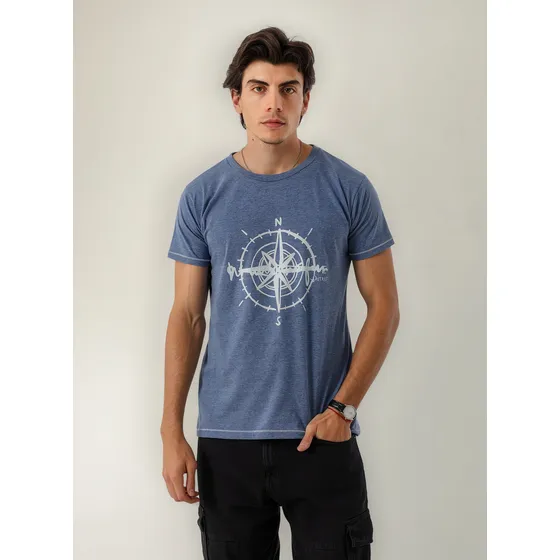 Remera District Chela Estampa Central Puntos Cardinales
