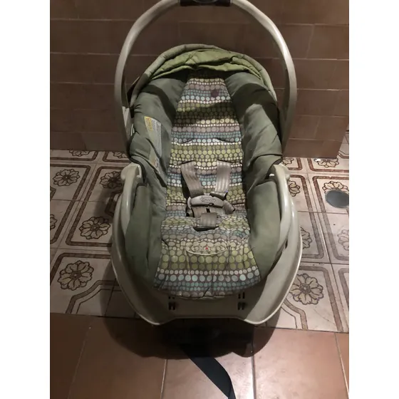 Porta Bebé Con Su Base Para Carros Marca Graco (usado)