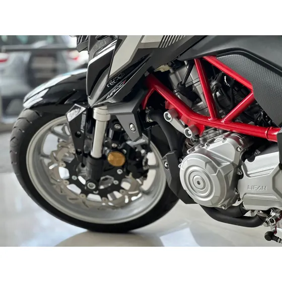 Bajaj Dominar