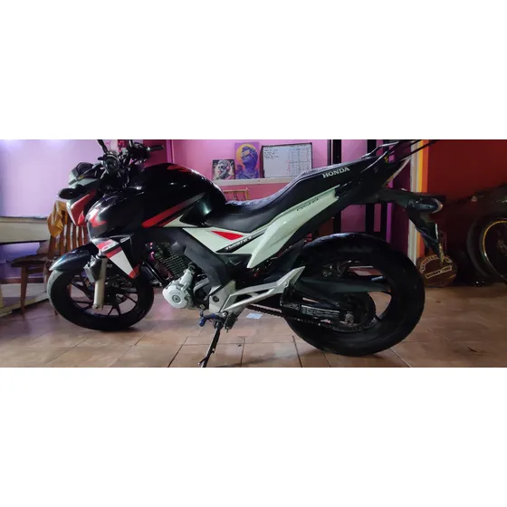 La Moto Está En Muy Buenas Condiciones , Tiene Alarma.