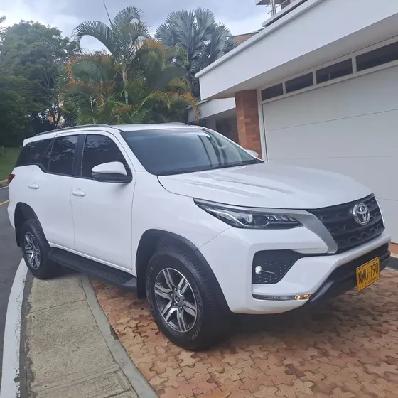 Toyota Fortuner 2024 2.4 Diésel Sr 4x2