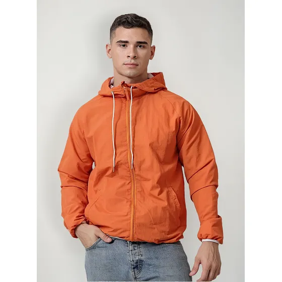 Campera Hombre Rompeviento Con Capucha Y Bolsillos Lisa